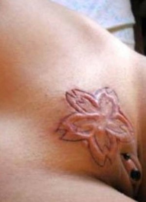 Татуированная пизда близкий ракурс картинка 46