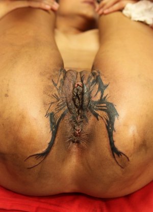 Татуированная пизда близкий ракурс картинка 1